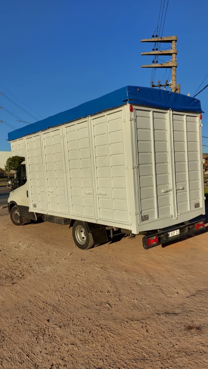 Iveco Daily con caja cerrada - Logística Torito